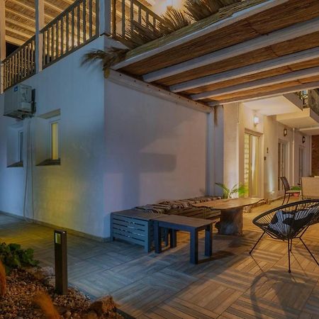 Uno Beachfront Suite Livadia  Exterior photo